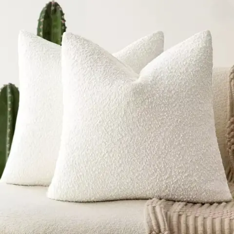 Kit 2 Capas de Almofada Bouclé Premium com Zíper Invisível 45cm x 45cm Toque Extra Macio