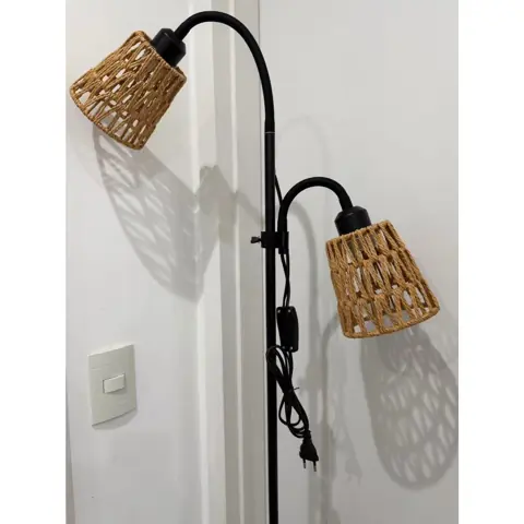 Luminária De Chão Ferro Forjado Personalidade Lâmpadas De Piso Ajustáveis Verticais Lâmpada De Leitura