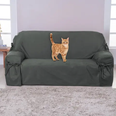 Capa Sofá Anti Gato Em Material Semi Impermeável