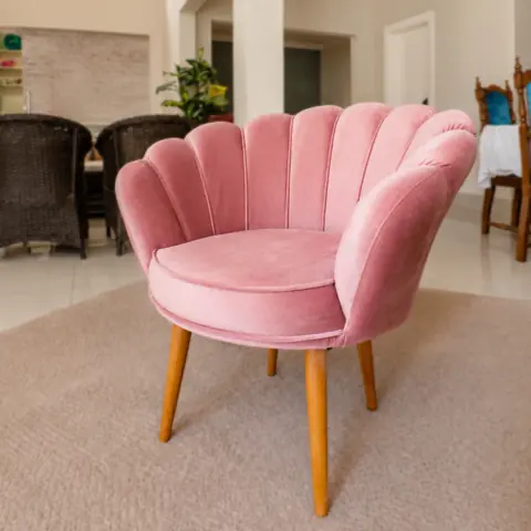 Poltrona Pétala Decorativa Veludo Premium Sala ou quarto