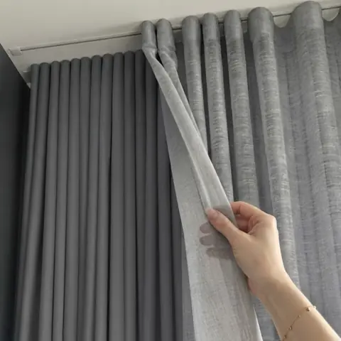 Cortina Trilho Suíço Duplo Voil de Linho + Forro Blackout 4,00 x 2,30/2,40/2,50/2,60/2,70/2,80 Alto Padrão