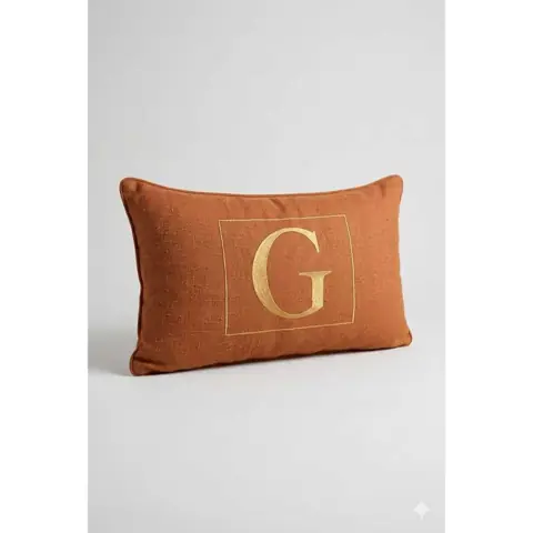Almofada Baguete Personalizada Bordada 33x50 Linho Premium com Enchimento e Zíper