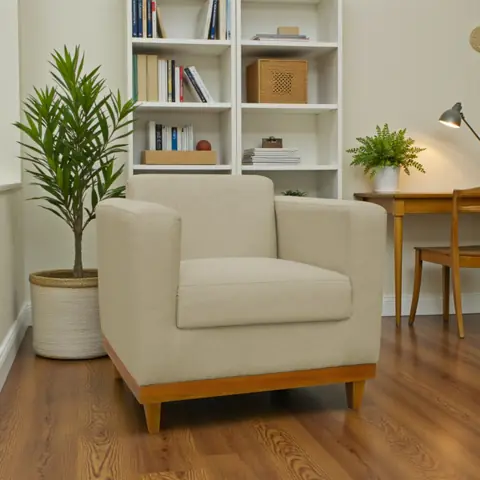 Poltrona Benny Linho Premium para Sala de Estar Sofá 1 Lugar Decorativo Base de Madeira